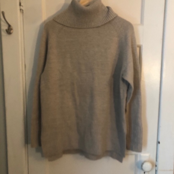 Dynamite Turtleneck - Picture 3 of 5